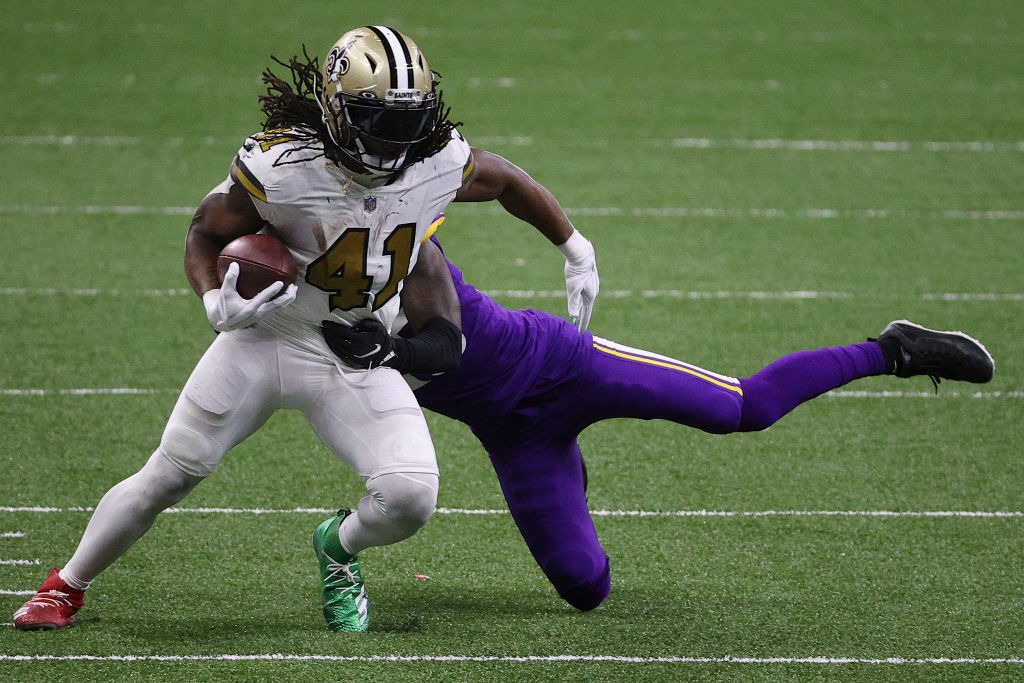 Alvin Kamara Rushes 6 Yards to Tie NFL Record as Saints Subdue Vikings