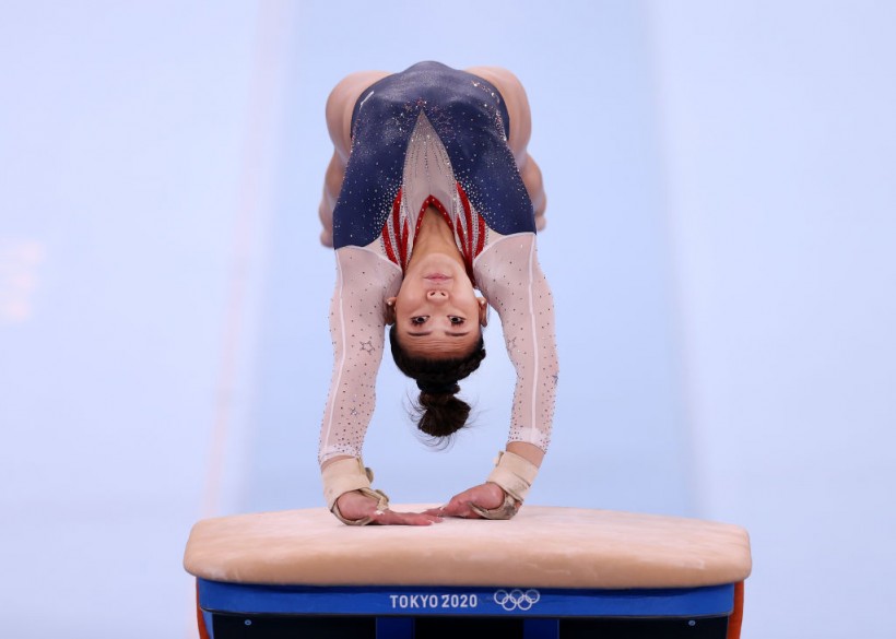سونیسا لی، اولین آمریکایی همونگ که در المپیک مدال طلا گرفت.  